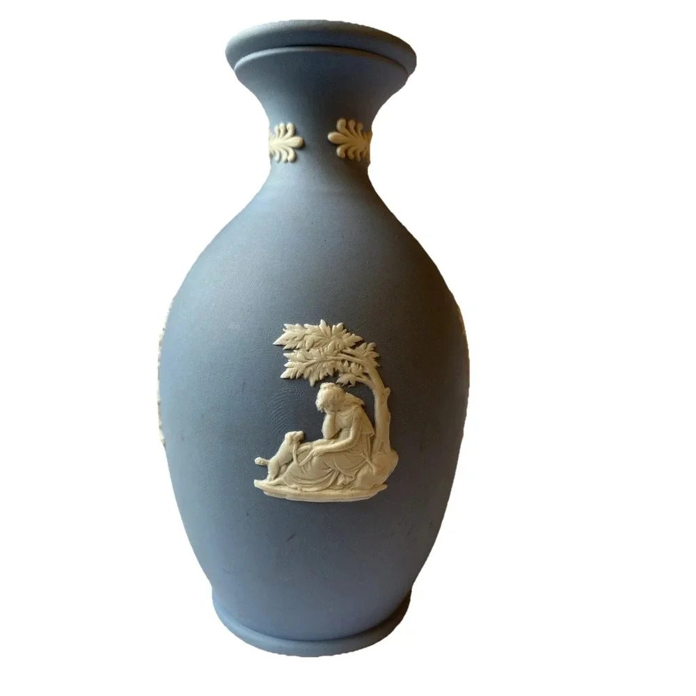 Wedgwood vintage porcelain
